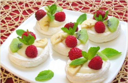 dessert met slagroom en fruit recept